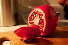 How to Open a Pomegranate